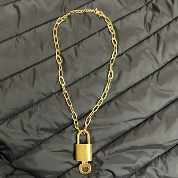 100% Authentic Louis Vuitton Lock & Key Necklace #305 LV NECKLACE - Picture 7 of 11